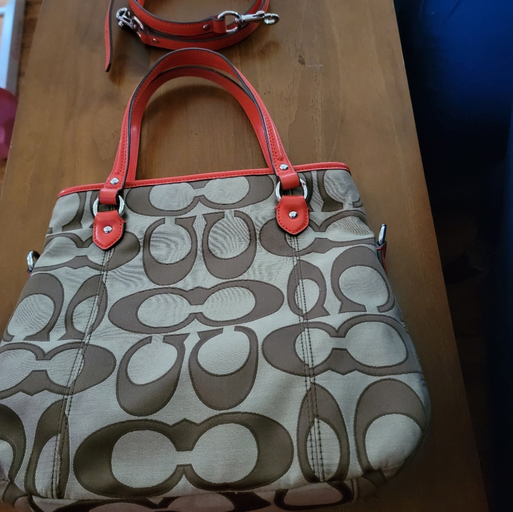 Coach Daisy Outline Signature Mia Crossbody Purse Gem